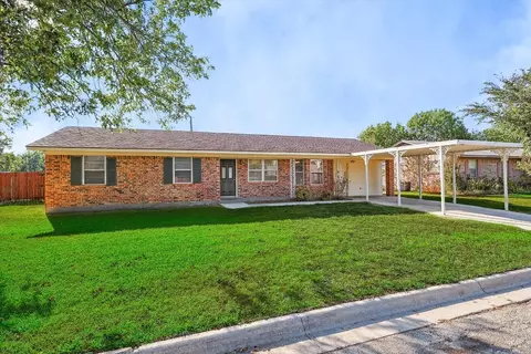 1113 Kent Dr, Gainesville, TX 76240