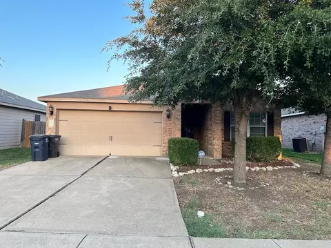 10045 Quail Glen Dr, Fort Worth, TX 76140