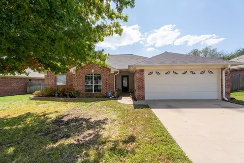 11161 Triple Crown Dr, Flint, TX 75762