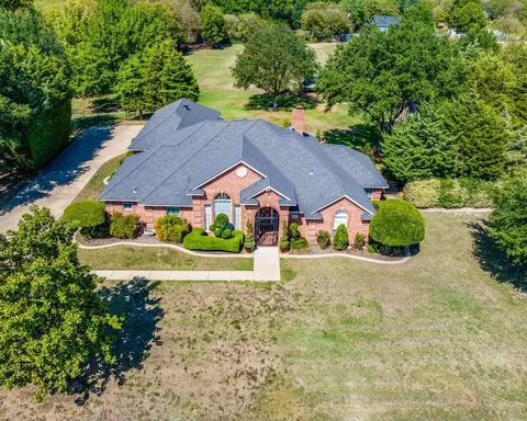 412 Country Ridge Ln, Red Oak, TX 75154