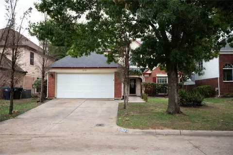 8121 Cloverglen Ln, Fort Worth, TX 76123