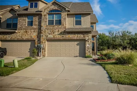 702 Amber Dr, Greenville, TX 75402