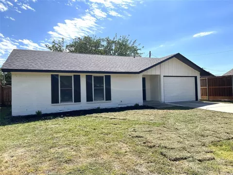 120 Meadow Pl, Lewisville, TX 75067
