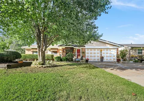 241 NW Jayellen Ave, Burleson, TX 76028