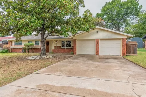 1137 Mary Dr, Hurst, TX 76053