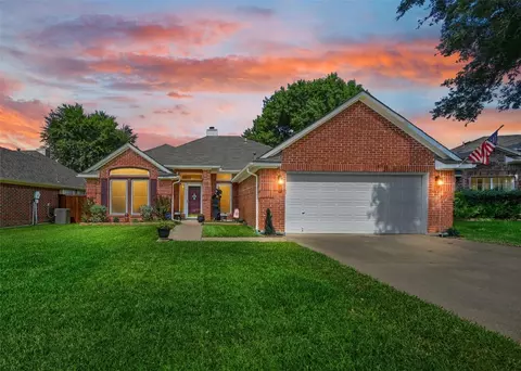 7107 Layla Rd, Arlington, TX 76016