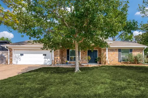 2244 Shady Brook Dr, Bedford, TX 76021
