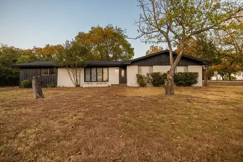 142 Edwards Dr, Bowie, TX 76230