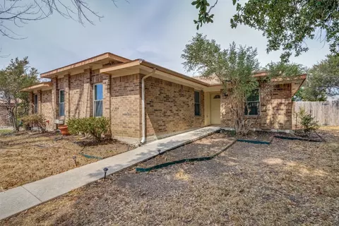 1709 Glencairn Ln, Lewisville, TX 75067