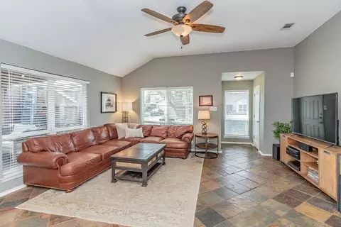 1714 Stoneway Dr, Grapevine, TX 76051 photo 3