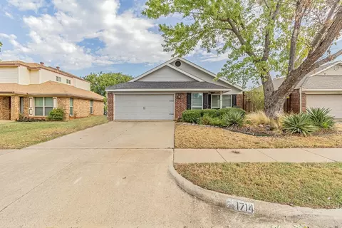 1714 Stoneway Dr, Grapevine, TX 76051