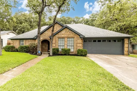 6817 Starnes Rd, North Richland Hills, TX 76182