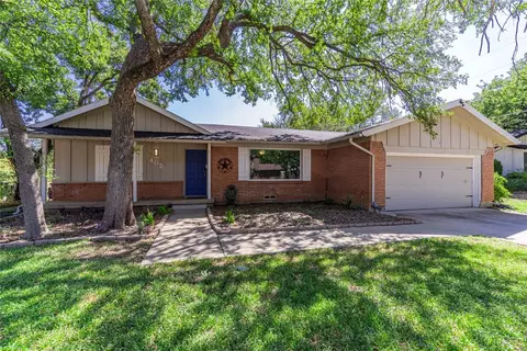 402 John Vernon Ln, Euless, TX 76040