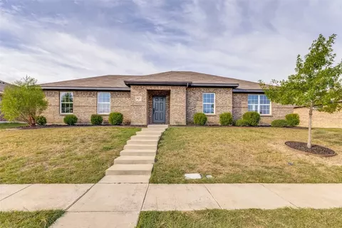 4022 Meadow Canyon Dr, Lancaster, TX 75146