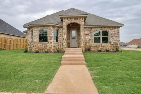 1496 Schroeder Cir, Lindale, TX 75771