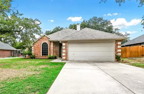 772 Stribling Cir, Azle, TX 76020