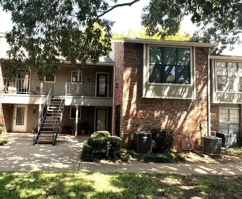 2720 Copper Creek Dr #215, Arlington, TX 76006