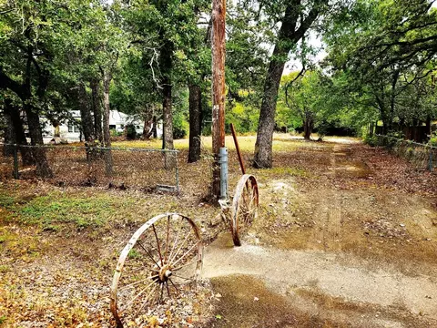 3900 Wood Oak Dr, Balch Springs, TX 75180