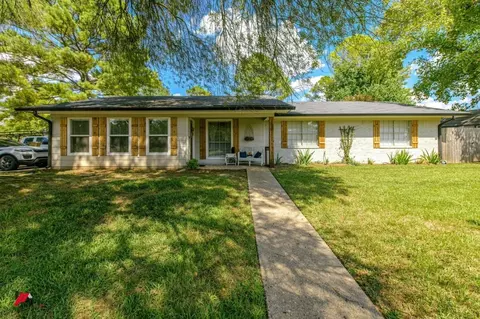 1801 Pluto Dr, Bossier City, LA 71112