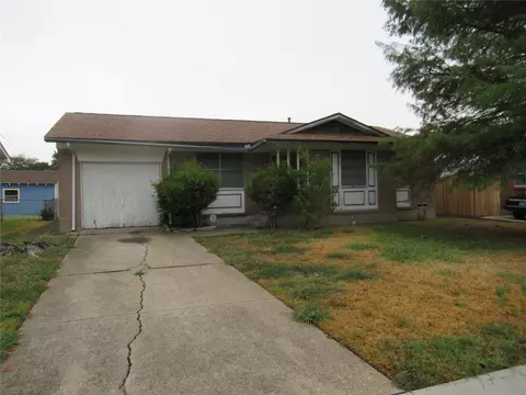 2310 Lagoon Dr, Mesquite, TX 75150