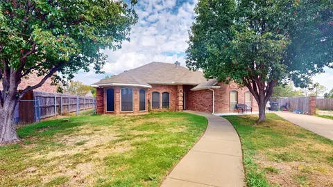 1010 Treys Ct, Sanger, TX 76266