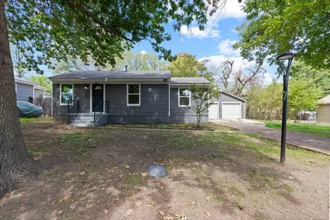 5004 Langley Rd, River Oaks, TX 76114