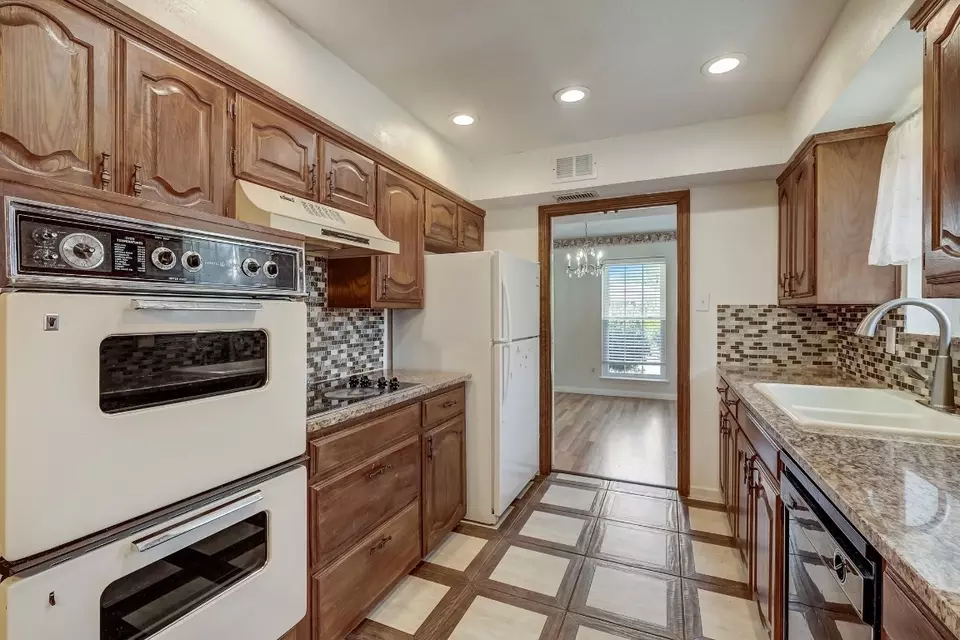  606 Reinosa Dr, Garland, TX 75043 photo 16