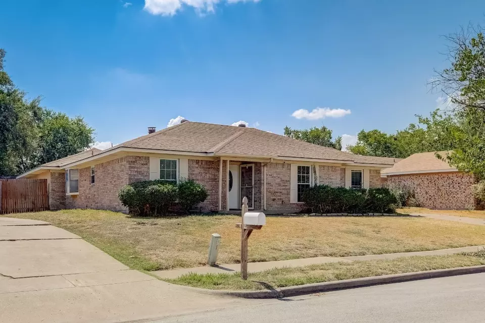 606 Reinosa Dr, Garland, TX 75043 photo 1
