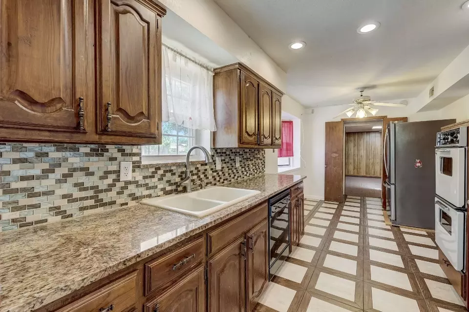 606 Reinosa Dr, Garland, TX 75043 photo 14