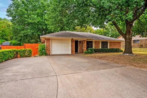 1019 Oak Ridge Dr, Denison, TX 75020