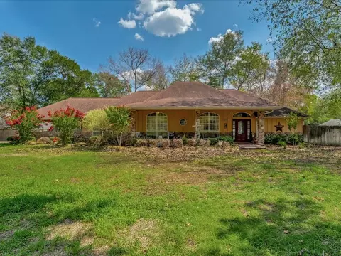 395 White Dove Dr, Lufkin, TX 75901