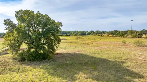 415 Umphress Ct, Granbury, TX 76048