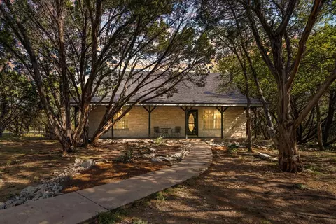 1711 Cedar Ridge Dr, Whitney, TX 76692