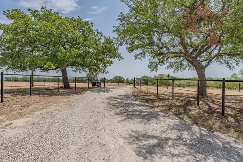320 County Road 4587, Boyd, TX 76023