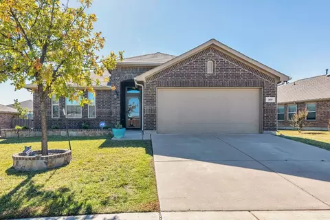 360 Coral Vine Ln, Burleson, TX 76028