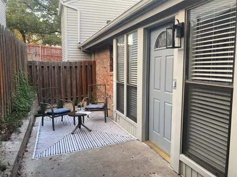 2565 Shady Ridge Dr, Bedford, TX 76021