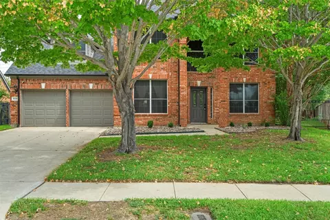 404 Shade Tree Cir, Hurst, TX 76054