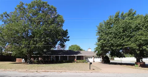 201 S Carroll St, Henrietta, TX 76365