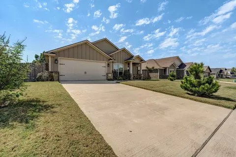 15331 Spring Oaks Dr, Lindale, TX 75771