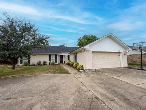 220 W Oaks Cir, Sulphur Springs, TX 75482