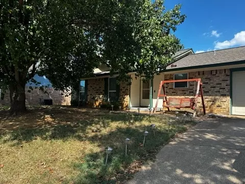2711 S Capistrano Ct, Arlington, TX 76015