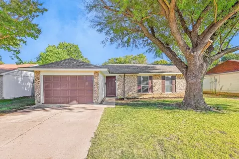 1107 Brook Hill Ln, Arlington, TX 76014