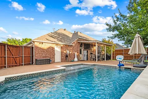 2805 Saint Charles Dr, Mansfield, TX 76063
