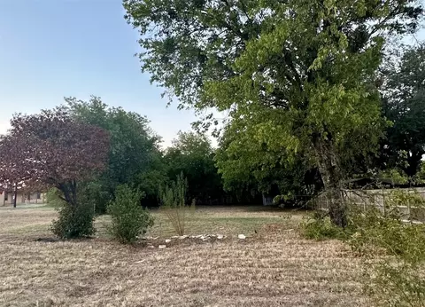 516 W Bridge St, Granbury, TX 76048