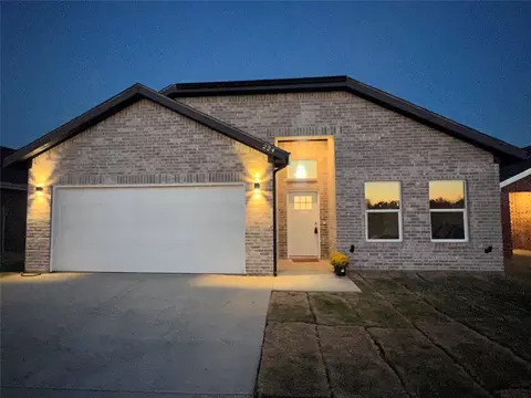 3403 Shelby Ave, Greenville, TX 75402