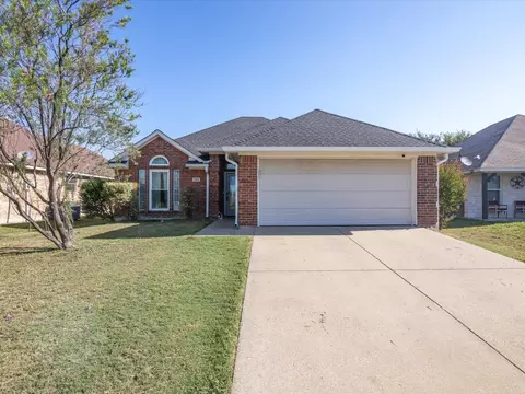2206 Memphis St, Ennis, TX 75119
