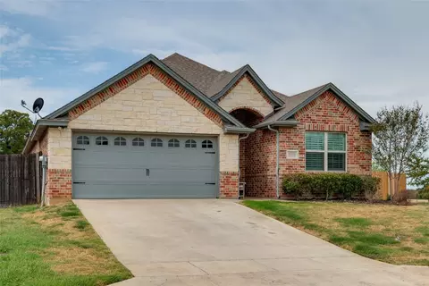 4000 Oakwood Ct, Aubrey, TX 76227
