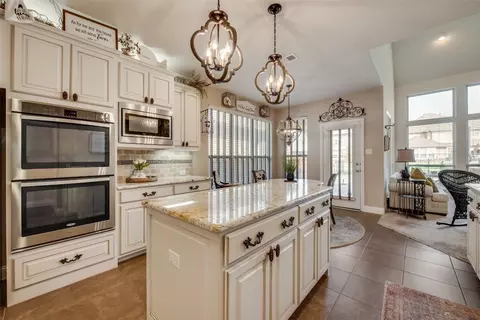 1034 Finsbury Ln, Forney, TX 75126
