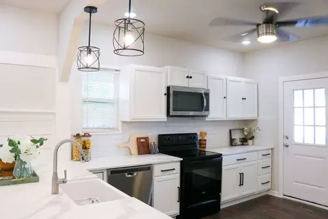 2745 S Jennings Ave, Fort Worth, TX 76110