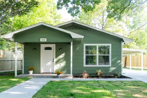 412 W 8th St, Bonham, TX 75418